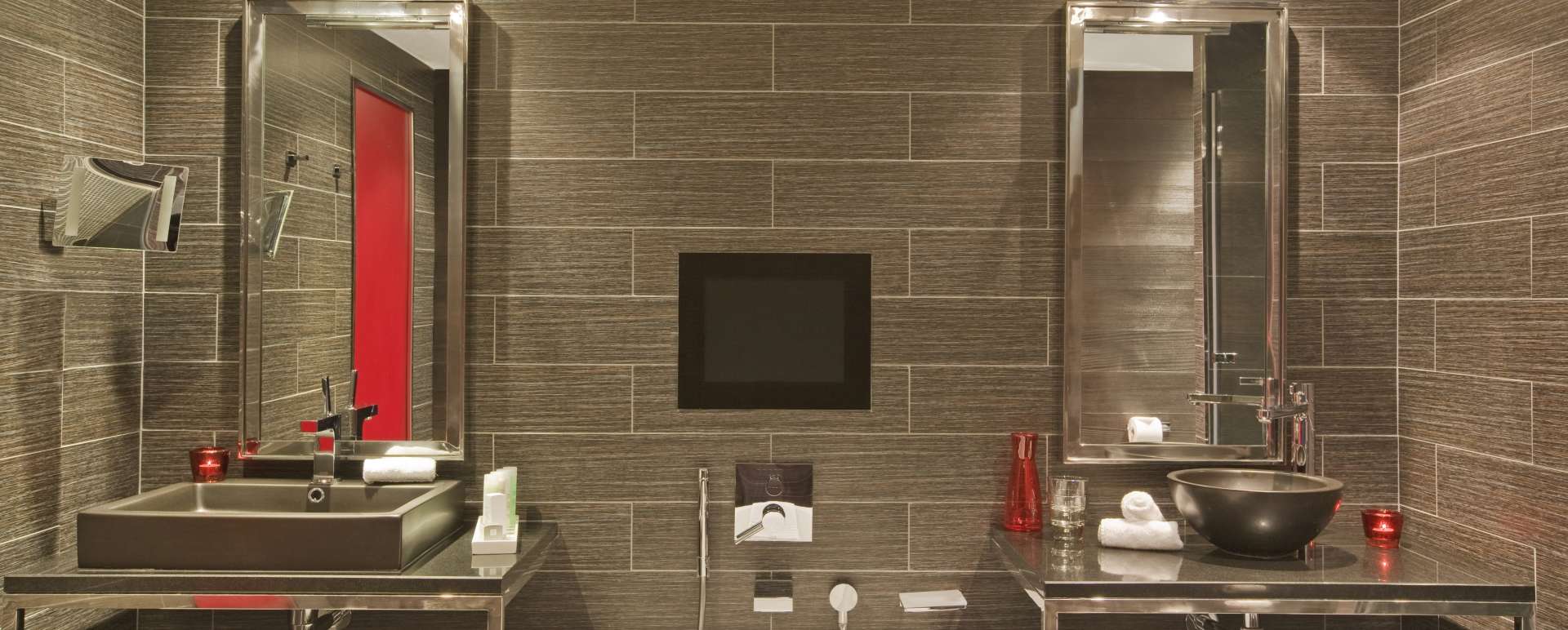 Suite Bathroom - Avenue Lodge