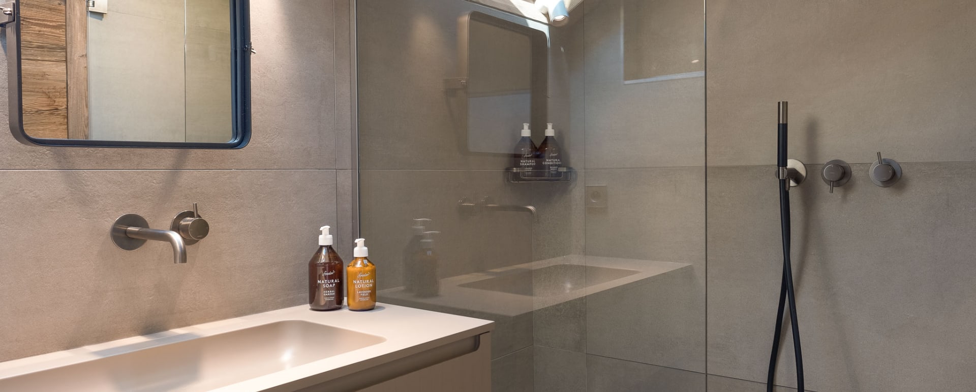 Guestroom ensuite 