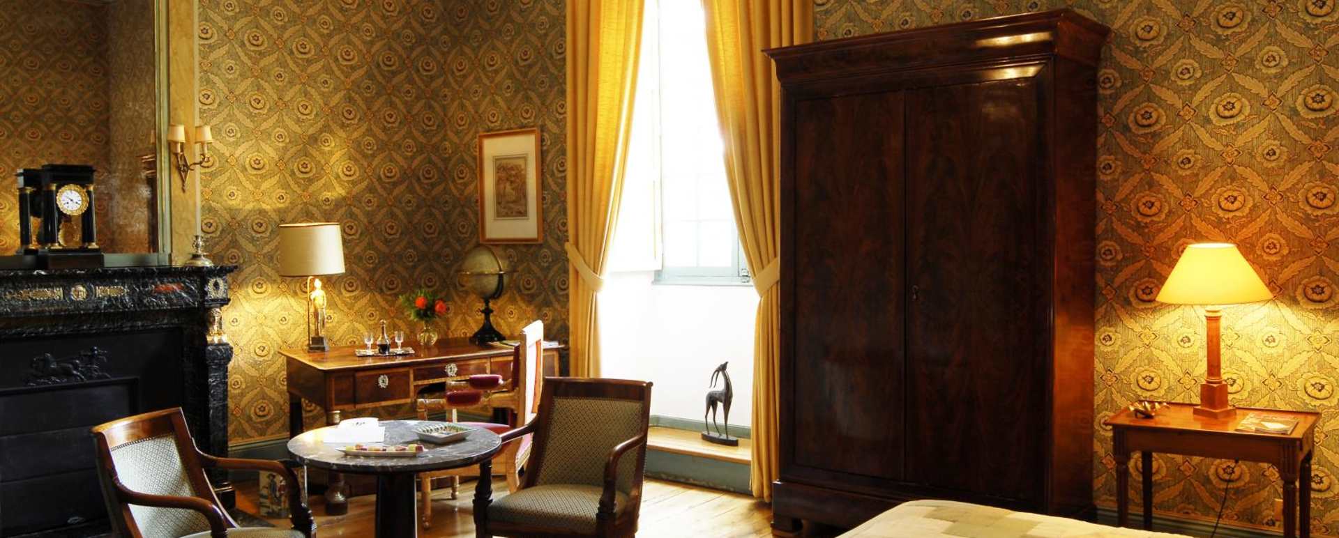 Empire Bedroom - Chateau de la Treyne