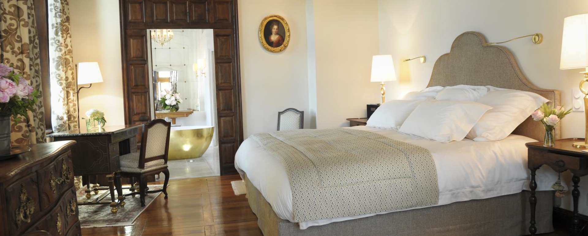 La Favorite Bedroom - Chateau de la Treyne
