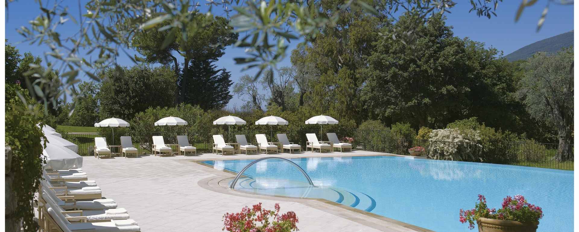 Pool - Chateau Saint-Martin