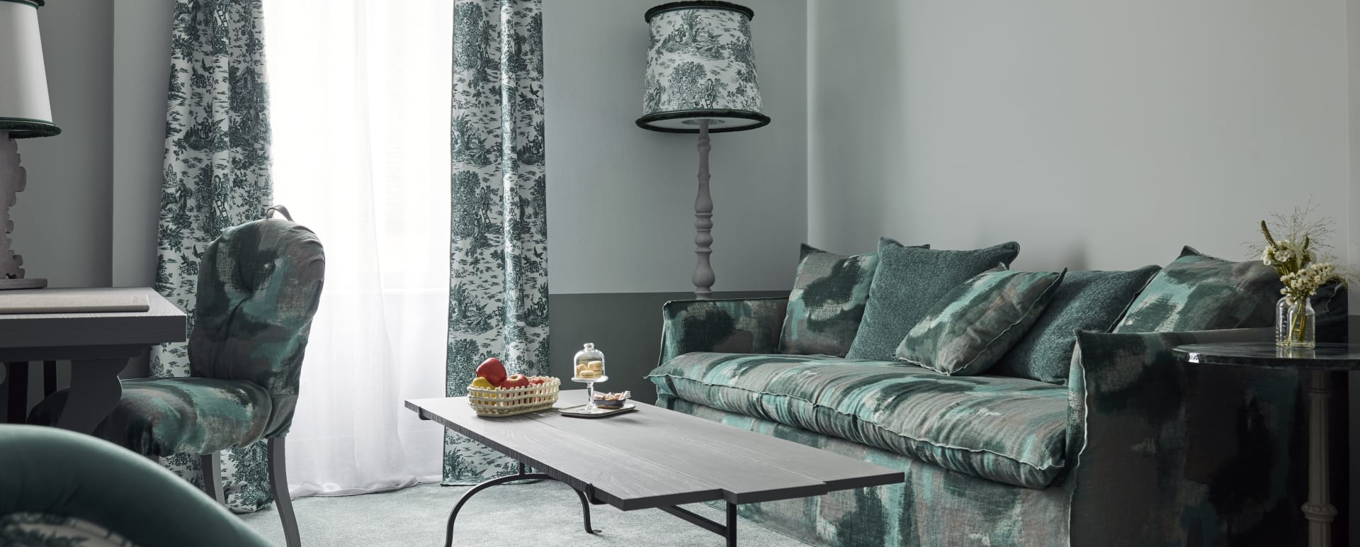 23 Manoir Room lounge 