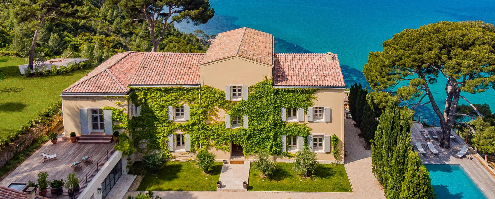 Front of villa 