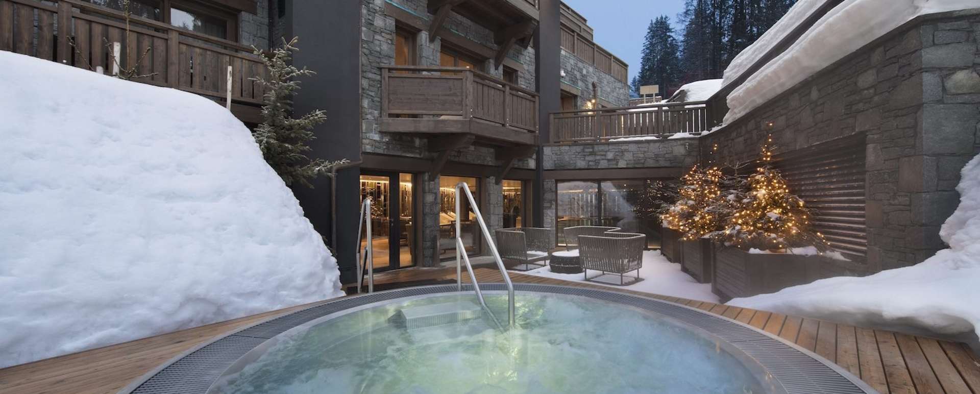 Outdoor Hot Tub 