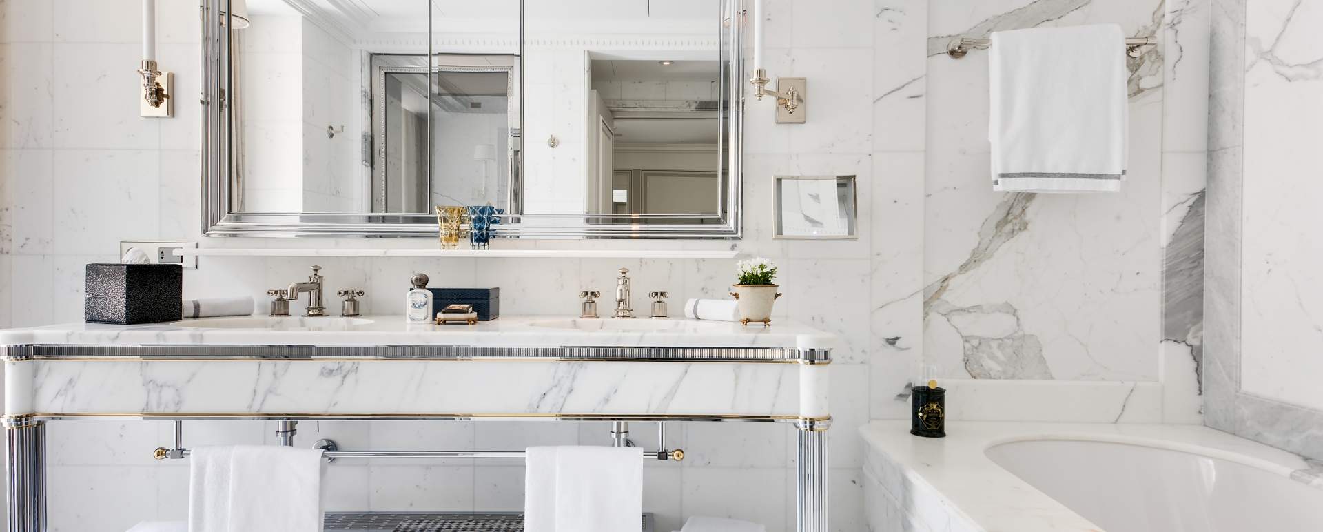 Premier Suite bathroom - Hotel de Crillon, A Rosewood Hotel