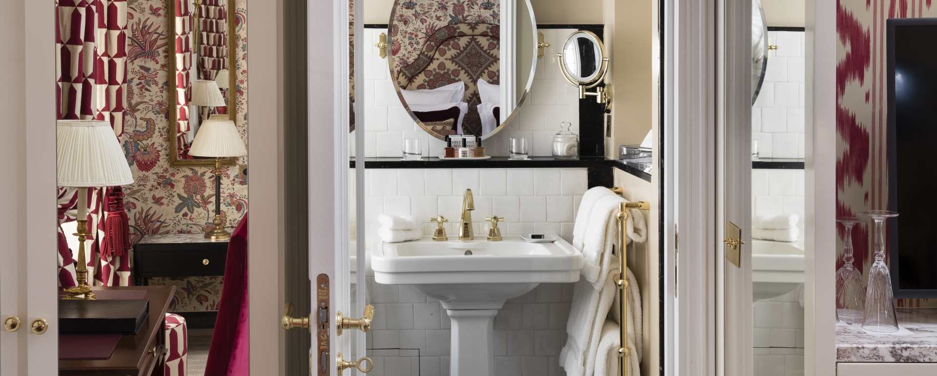 Deluxe Bathroom 