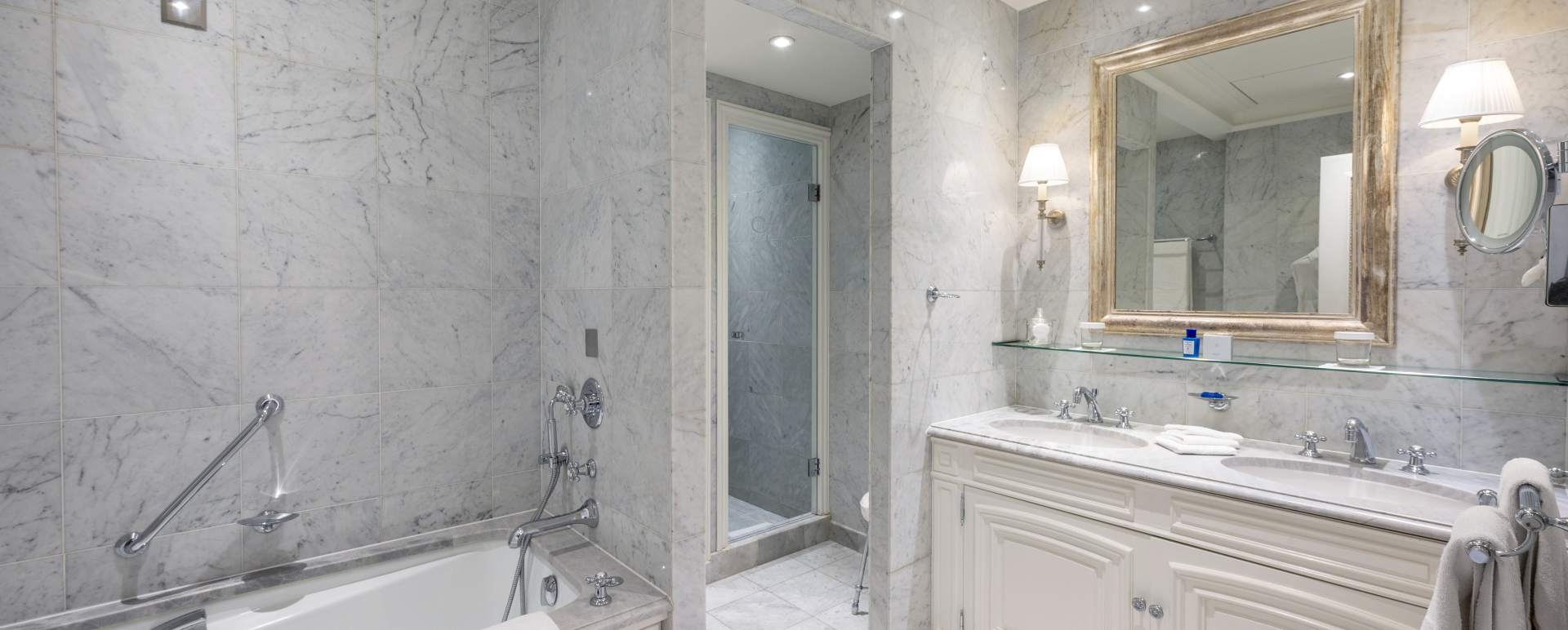 Exclusive seaview room bathroom 