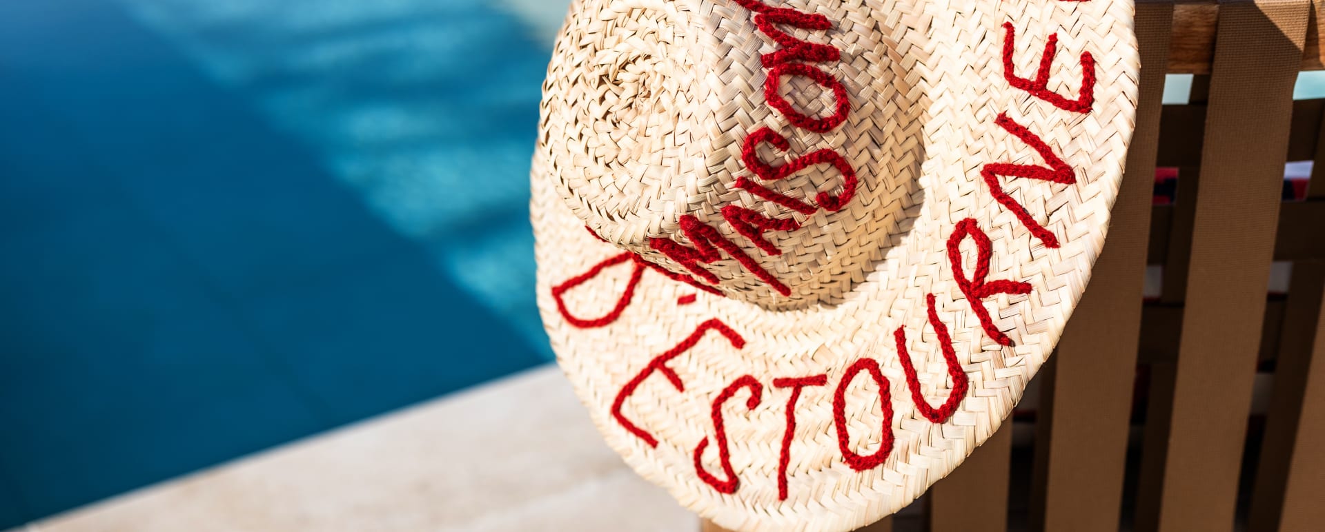 Hat with logo 