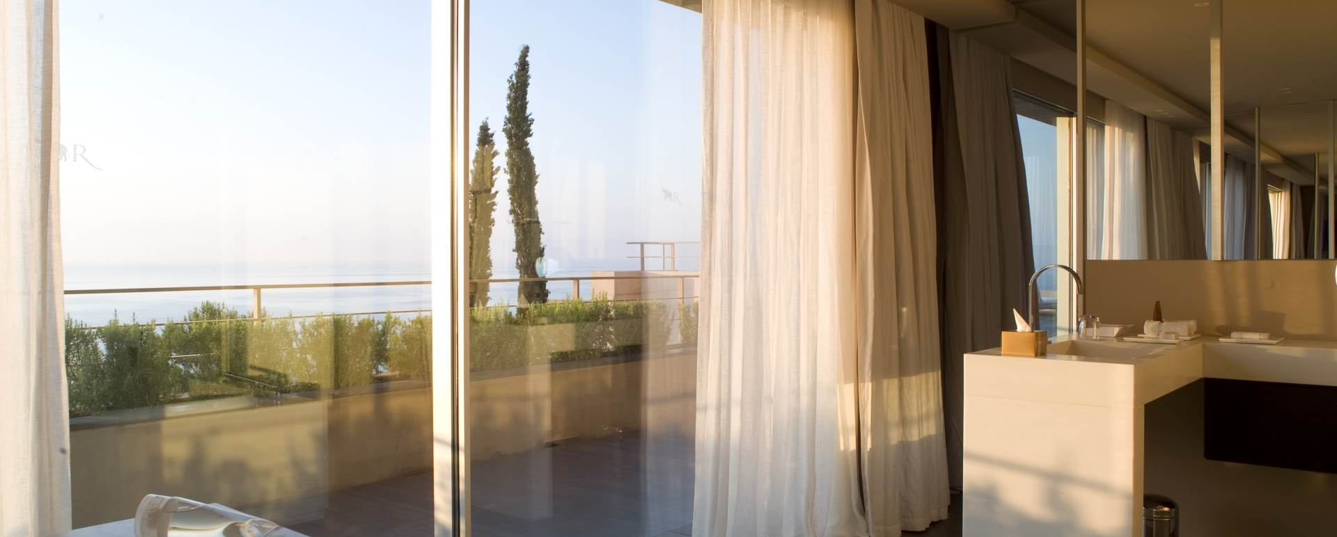 Bathroom view - La Reserve Ramatuelle