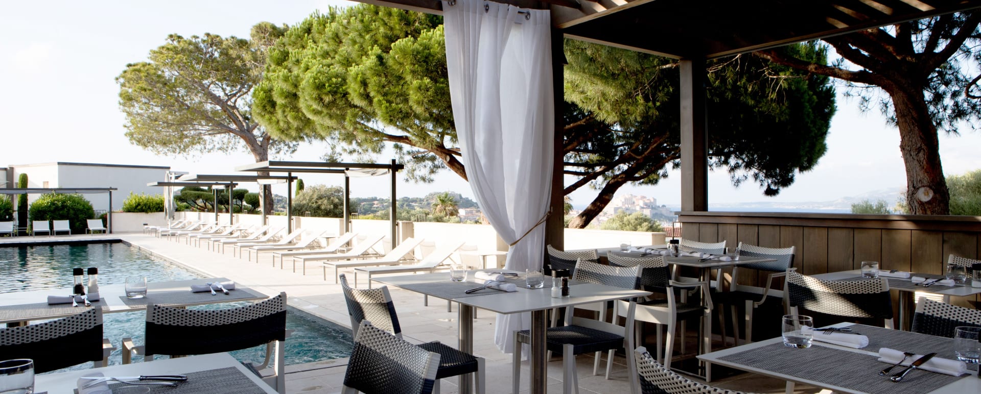Pool Bar 