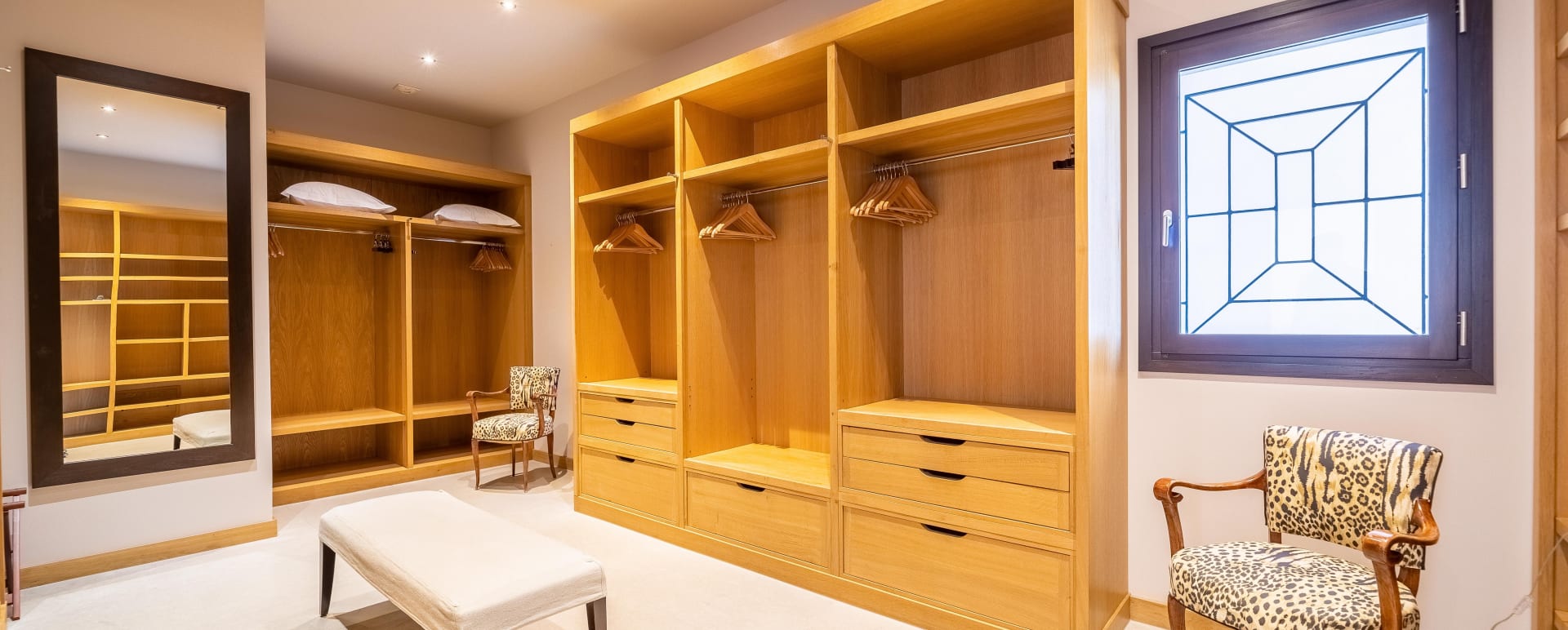 Villa prestige walking wardrobe 