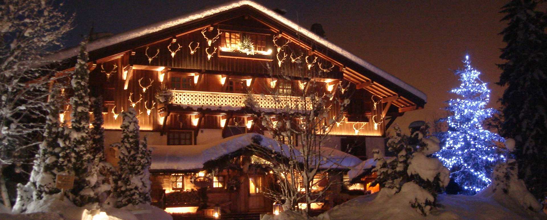 Les Chalets du Mont dArbois - Evening exterior 