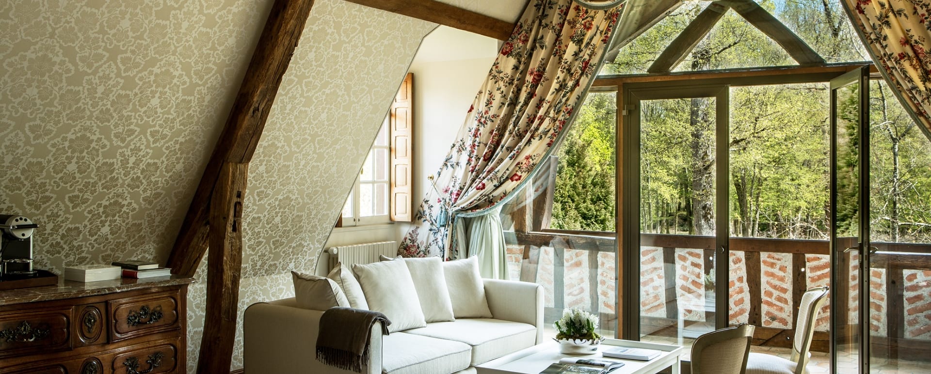 Suite Sofa Area 