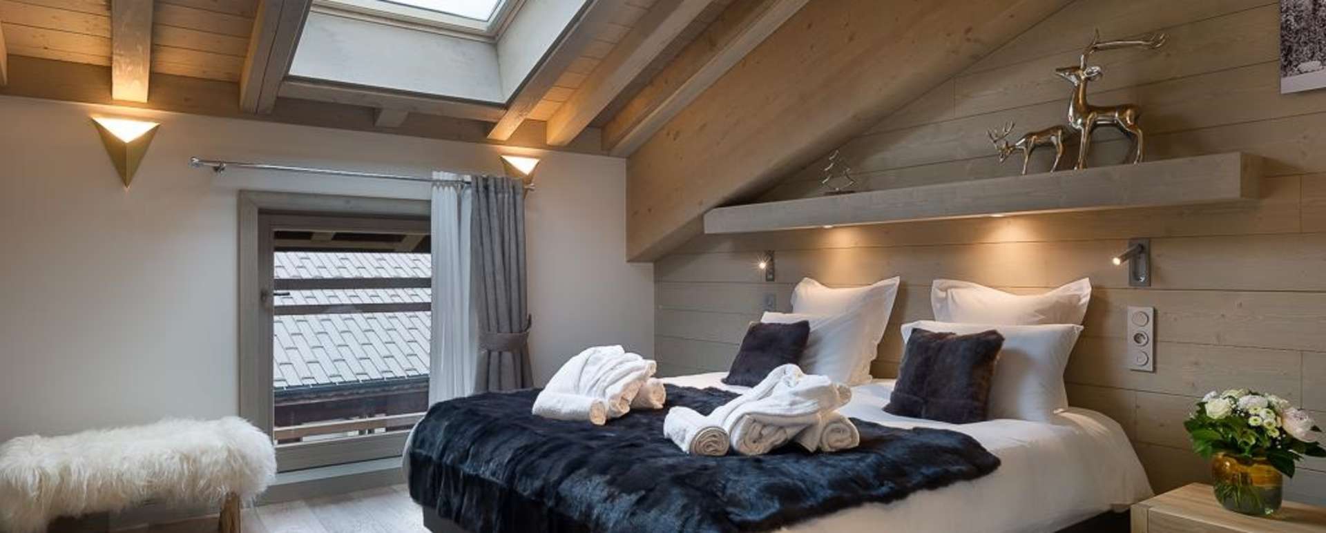 Manali Lodge - Double Bedroom 