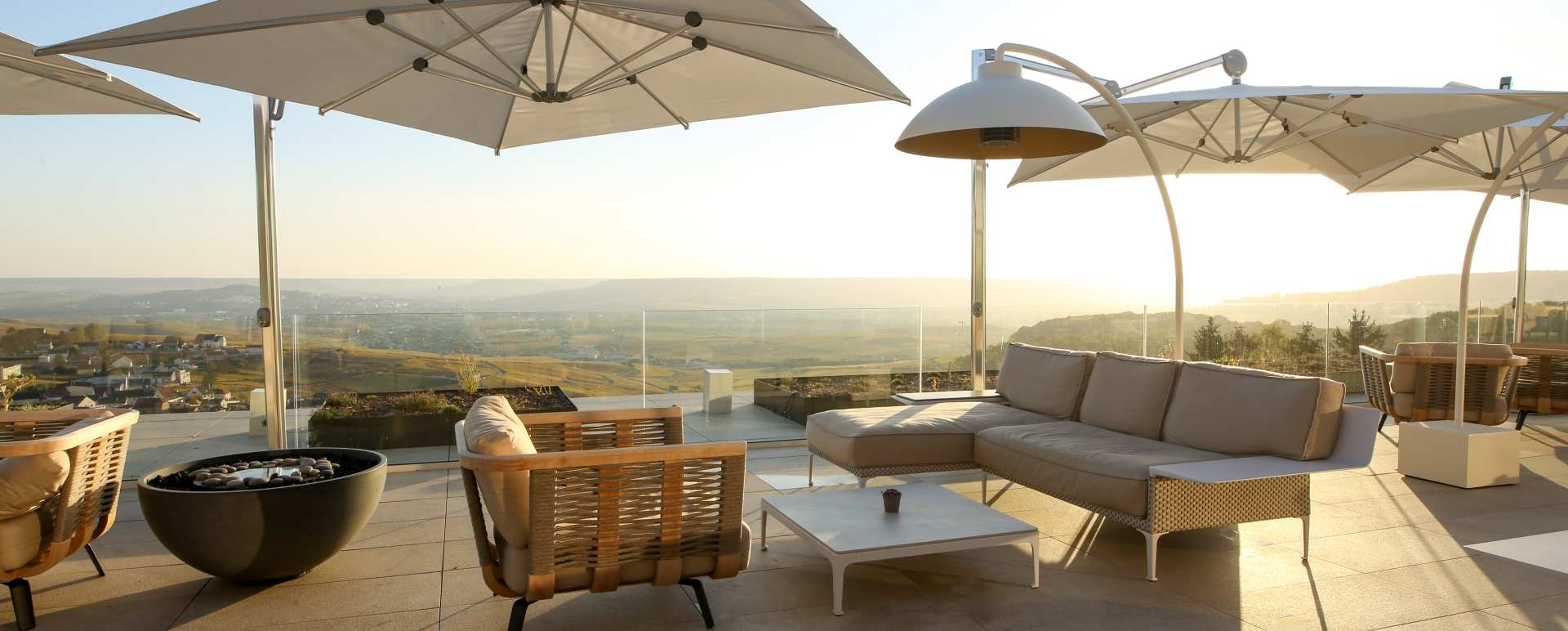 Bellevue Bar Terrace - Royal Champagne Hotel 