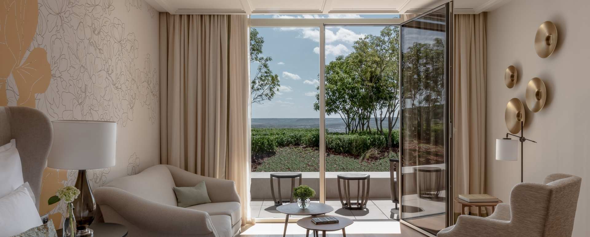 Champagne Junior Suite - Royal Champagne Hotel 