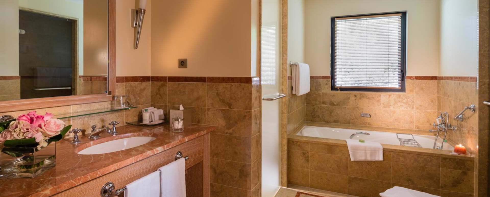 Suite bathroom - Terre Blanche Hotel Spa Golf Resort