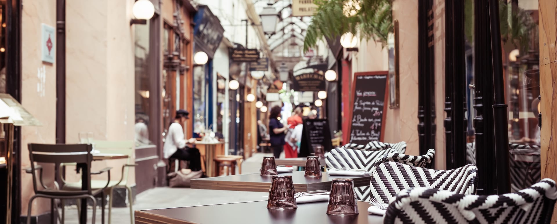 Private food walking tour in the Parisiancovered passages