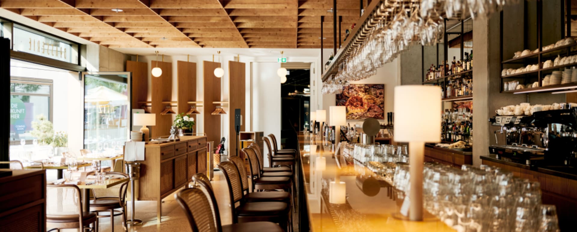 bar  