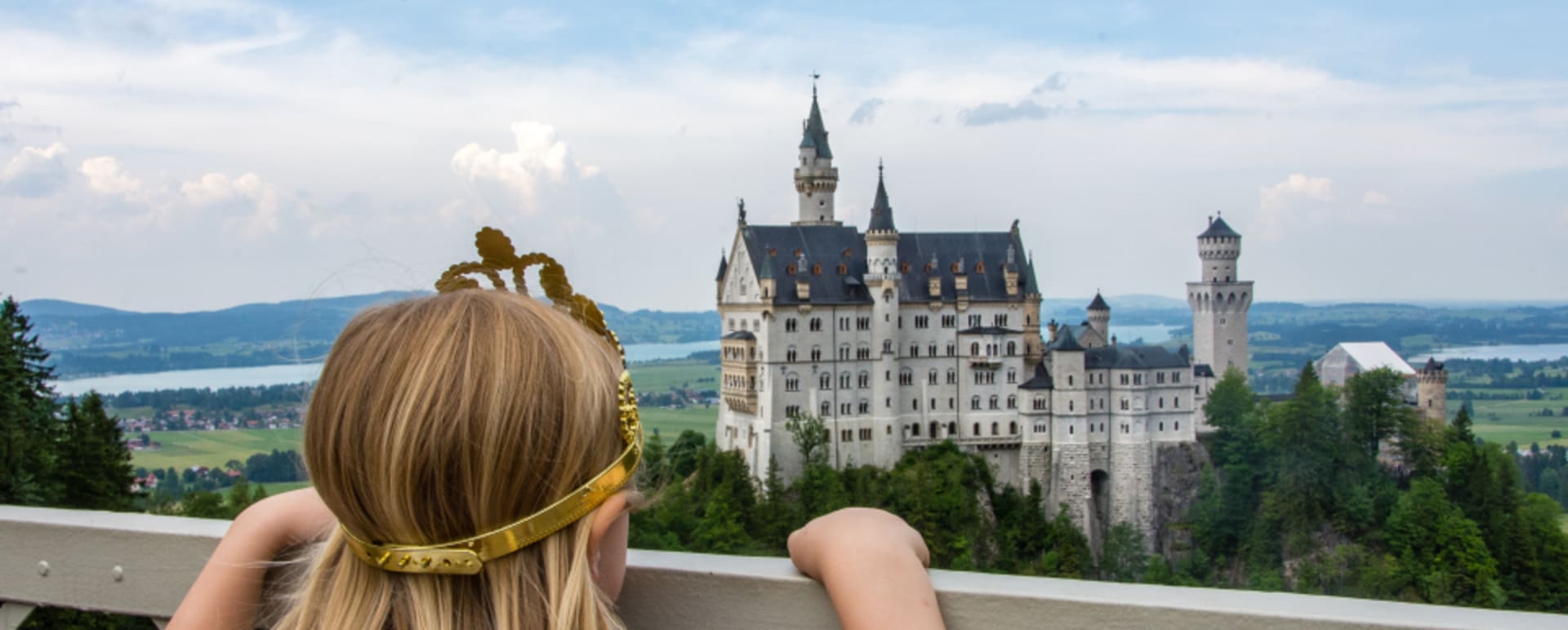  child watching the castle 