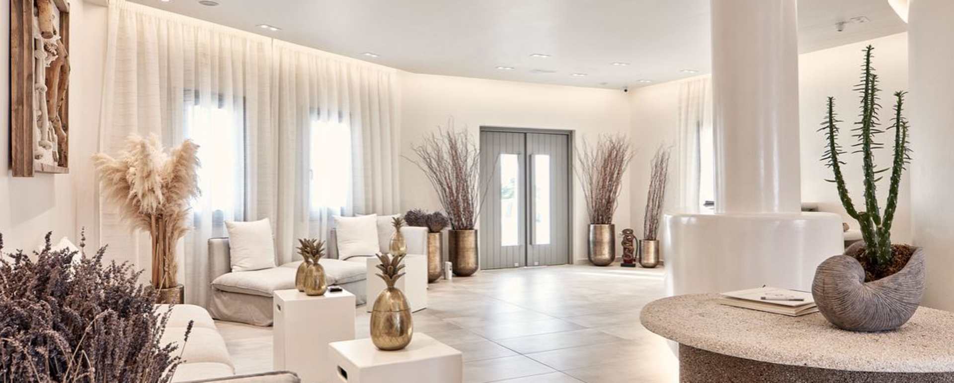18 Grapes - Reception Area 