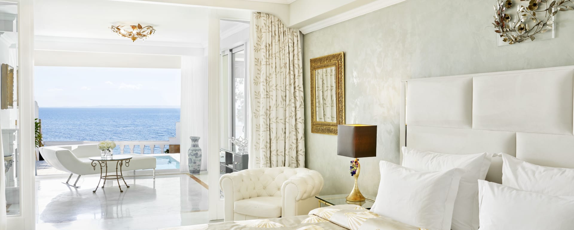 Honeymoon Executive Pool Suite 