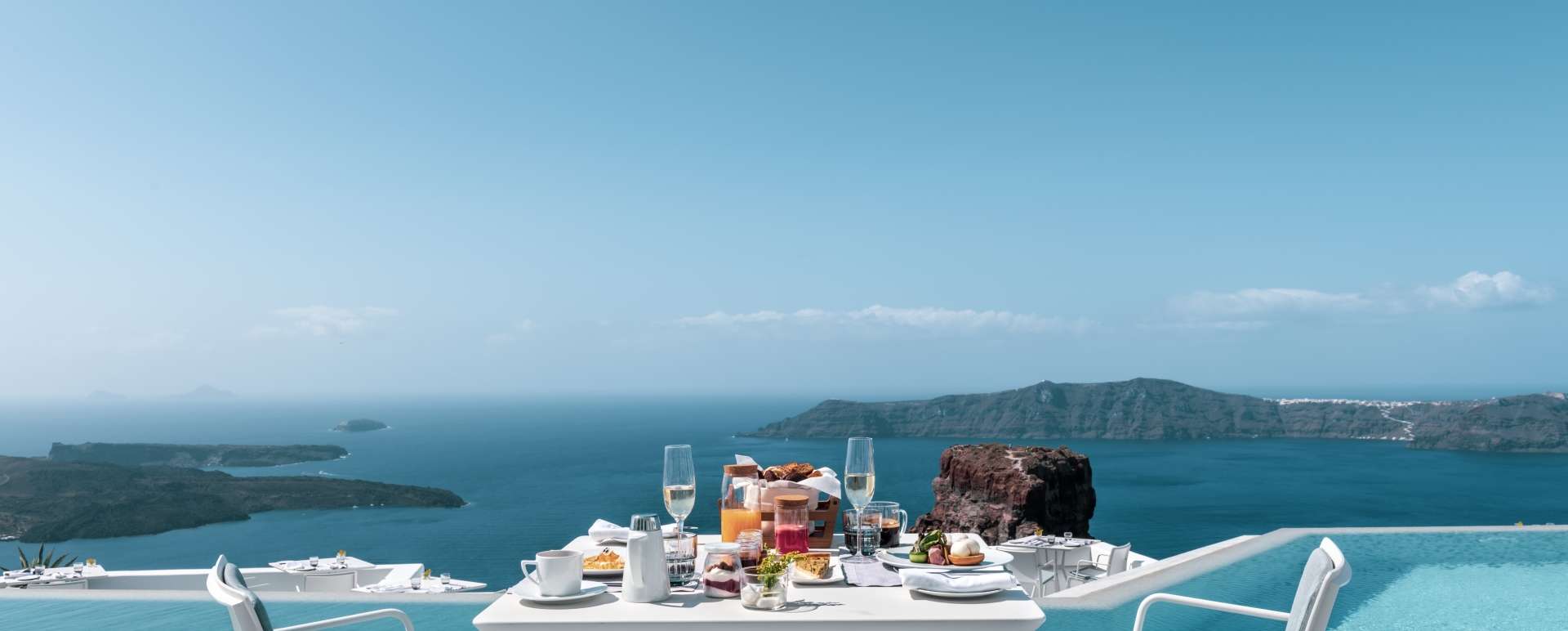 Alfresco dining - Grace Santorini 