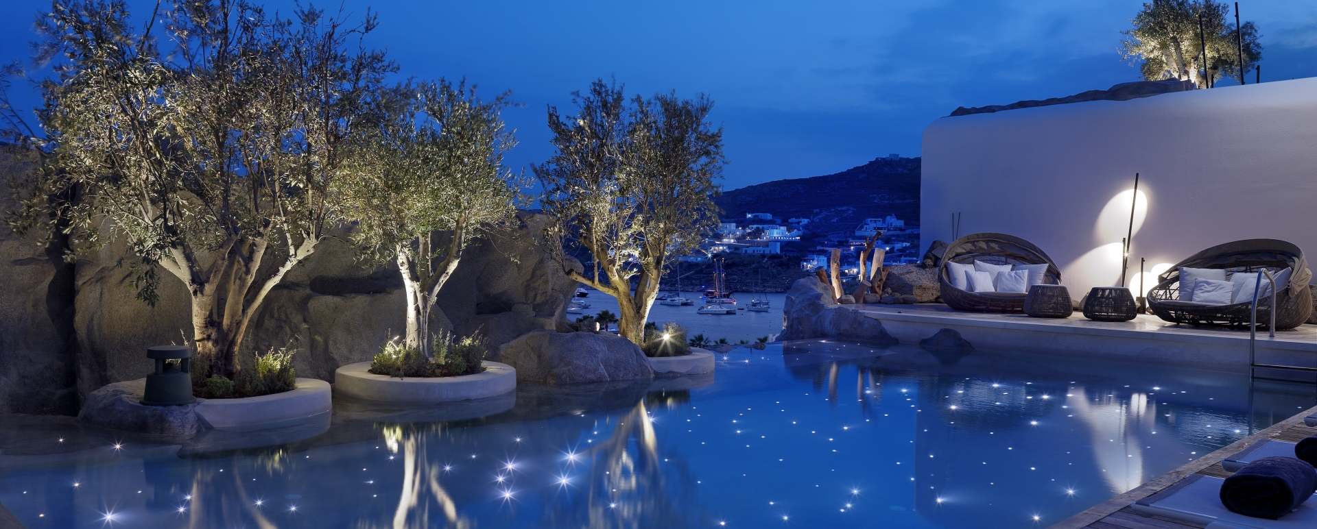 Pool by night 