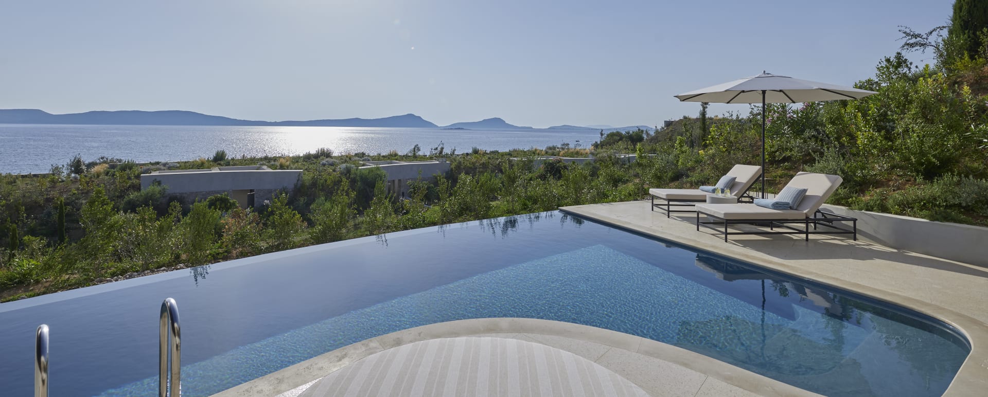Infiniti Pool 