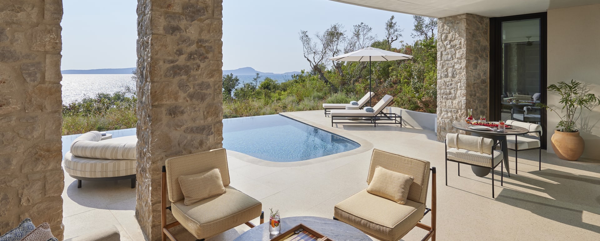 Mandarin Pool Villa Terrace 
