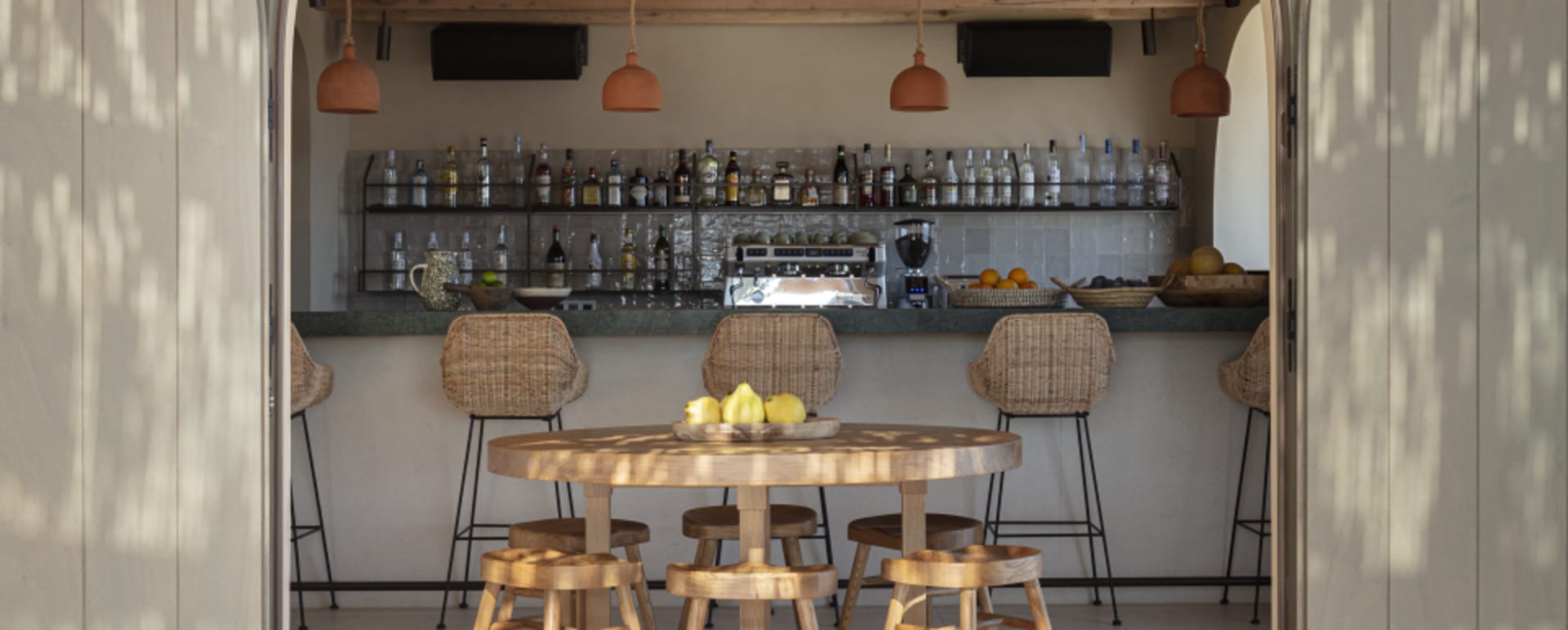 Outside Bar 