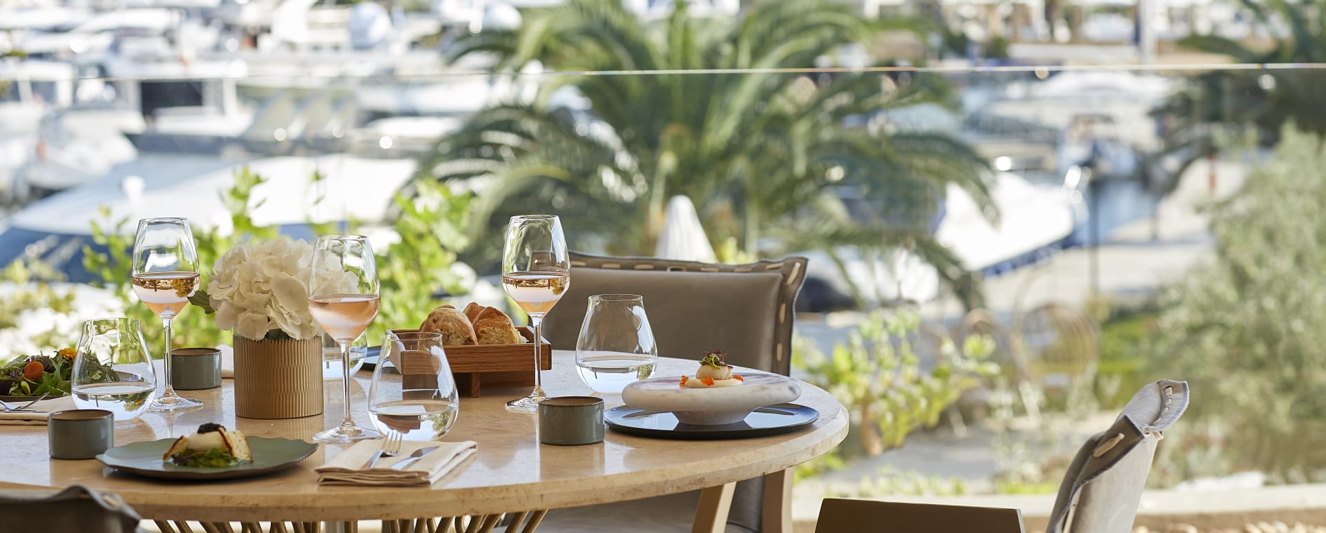 overwater restaurant 