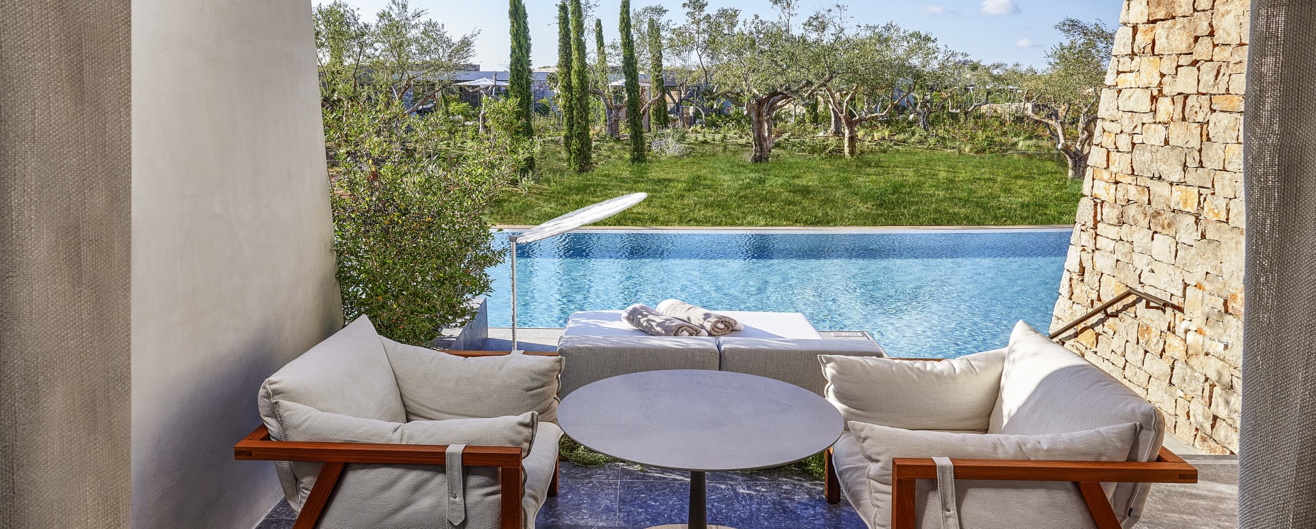 Fabulous Infinity swim up roomexterior - 2 