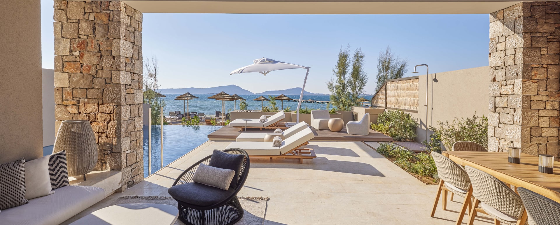 Beachfront Infinity Villaexterior 