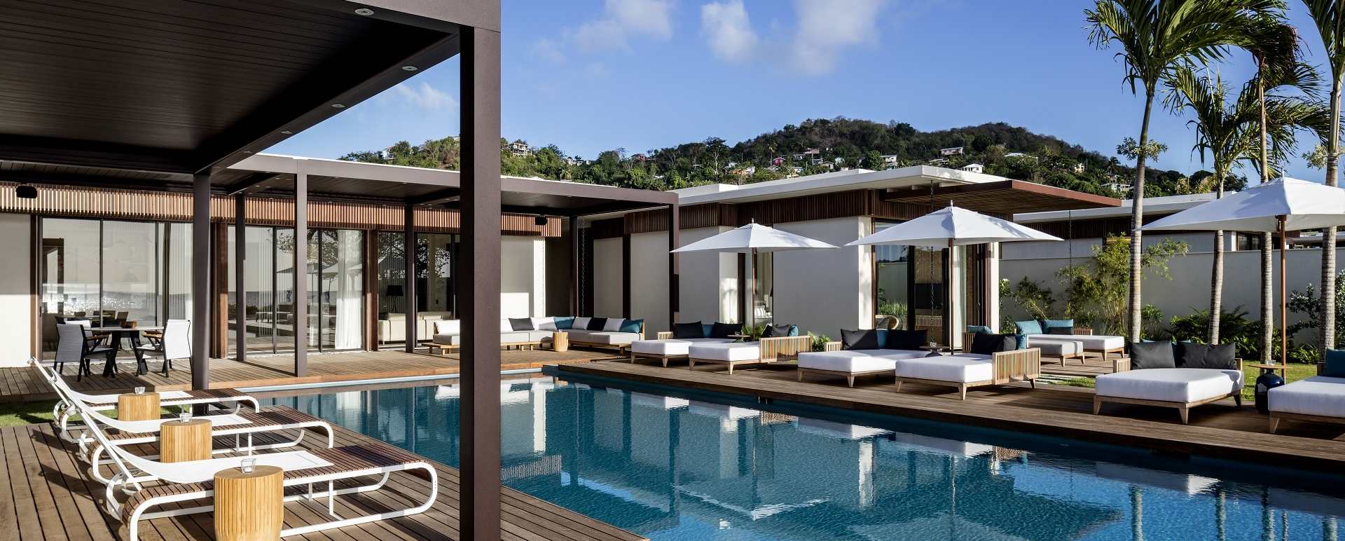 Beachfront Villa pool and deck