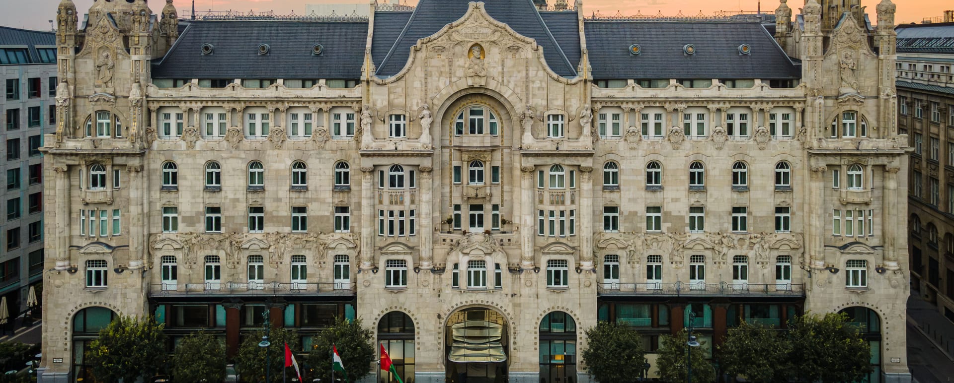 Four Seasons Hotel Gresham Palace - exterior  