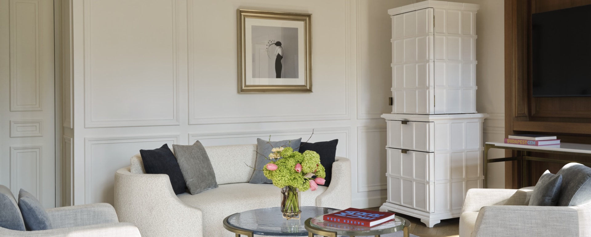 St Regis Budapest - suite seating 