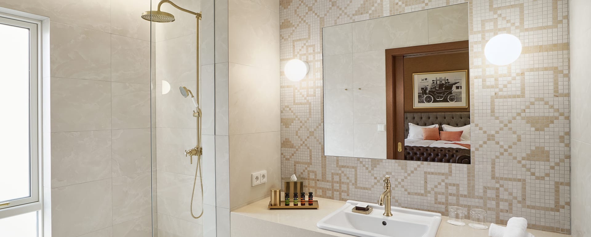 Deluxe Bathroom 