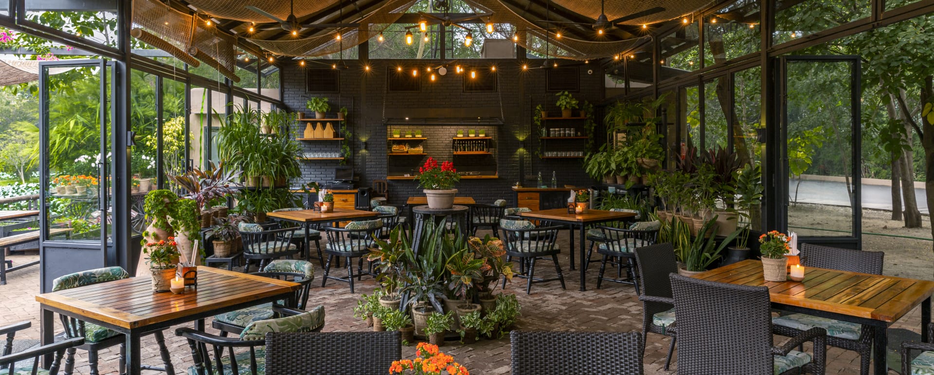 Restaurant - Jehan Numa Retreat  