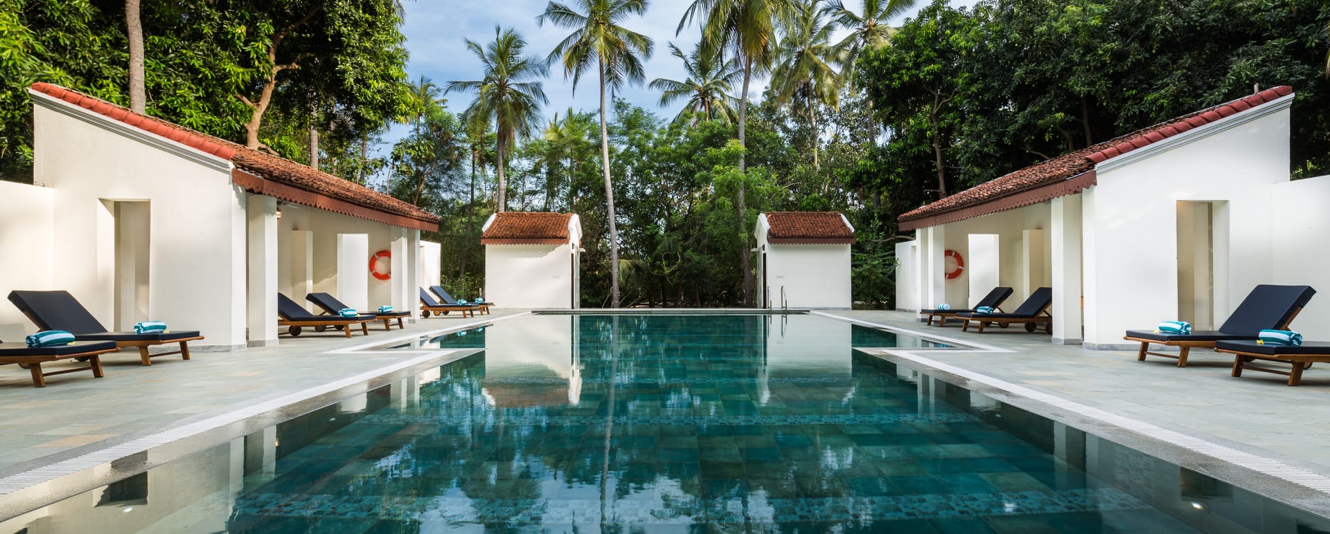 Swimming Pool - Mantra Koodam 