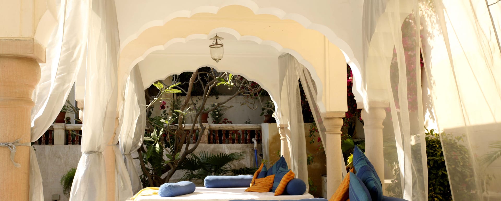 Poolside - Samode Haveli 