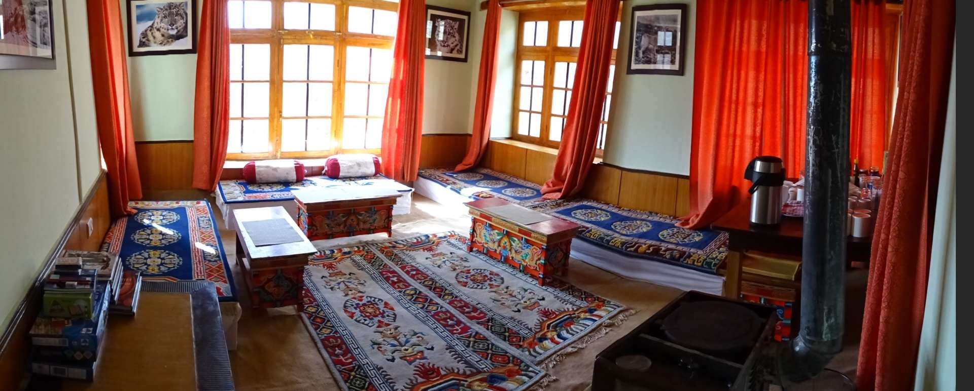 Communal Living Room - Snow Leopard Lodge