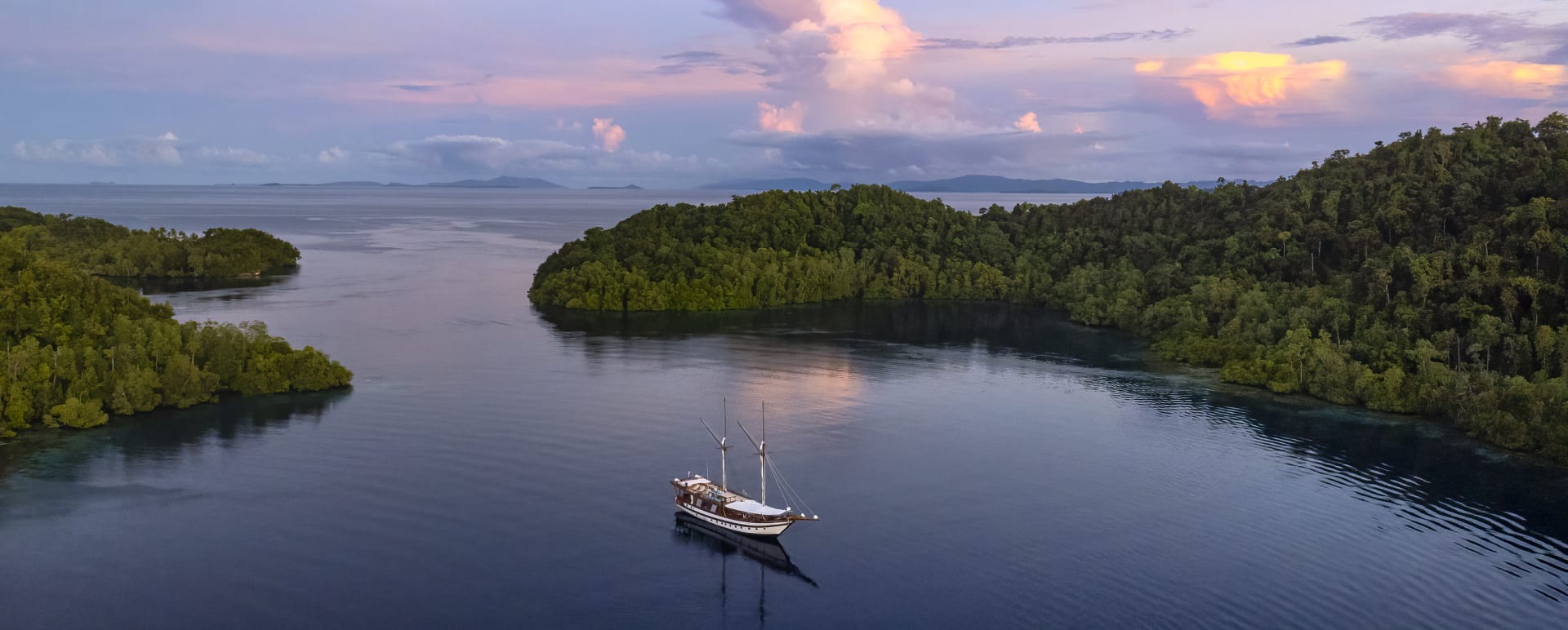 Majik Boat Sunset View 