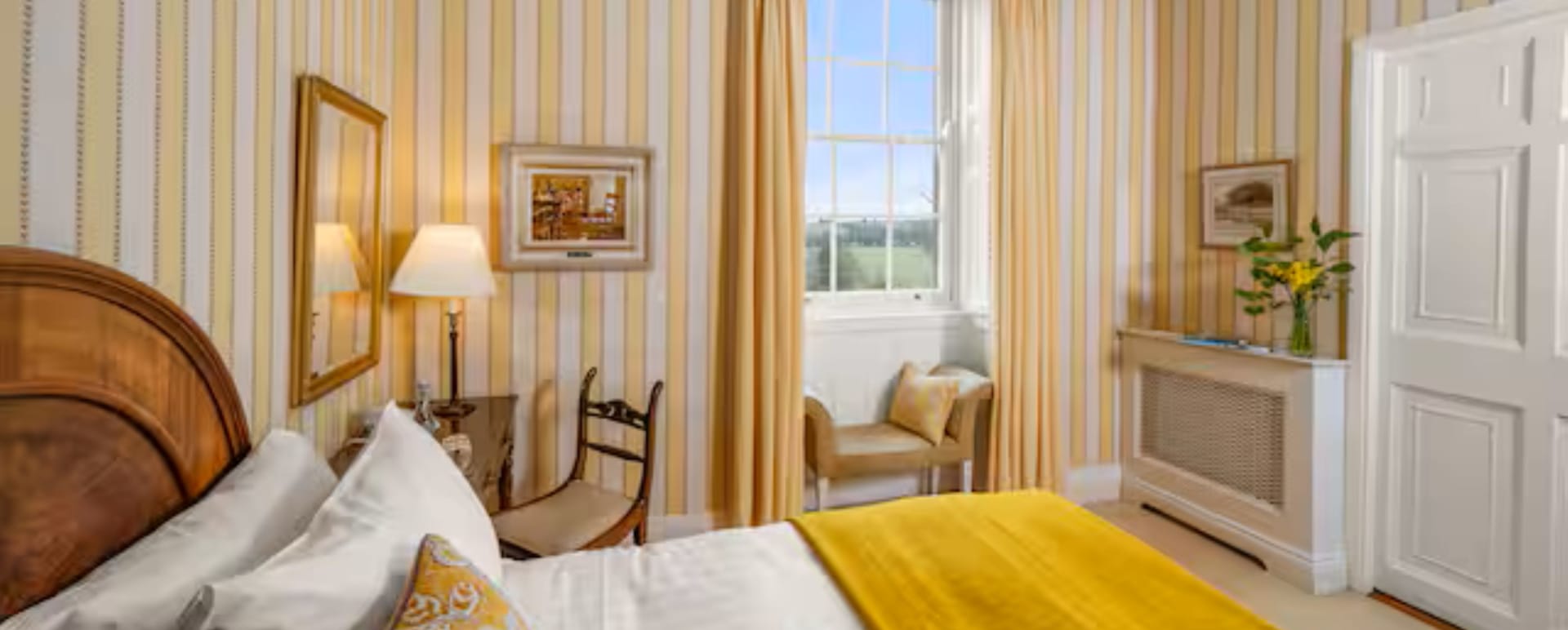 Gold room 