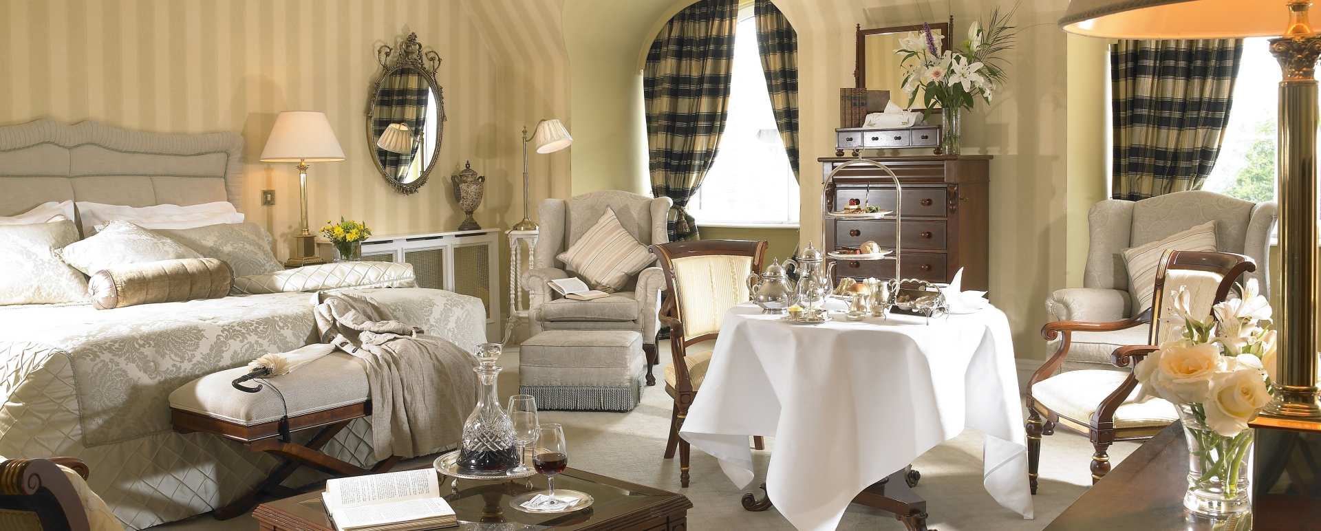 Deluxe Bedroom - Hayfield Manor Hotel 