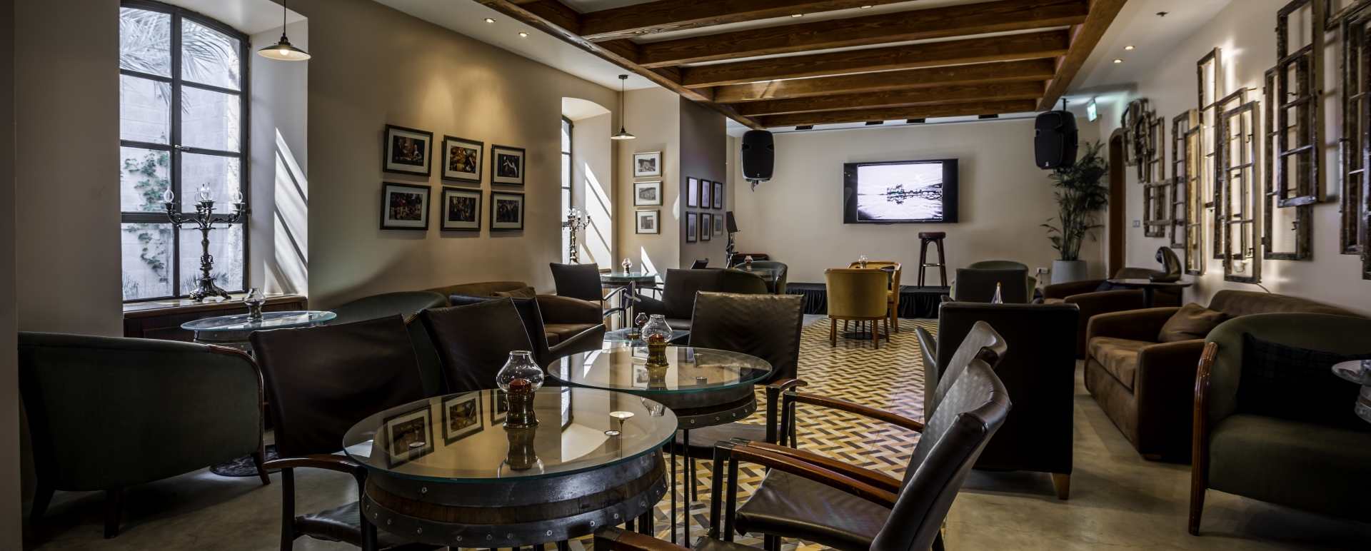 Hotel Bar