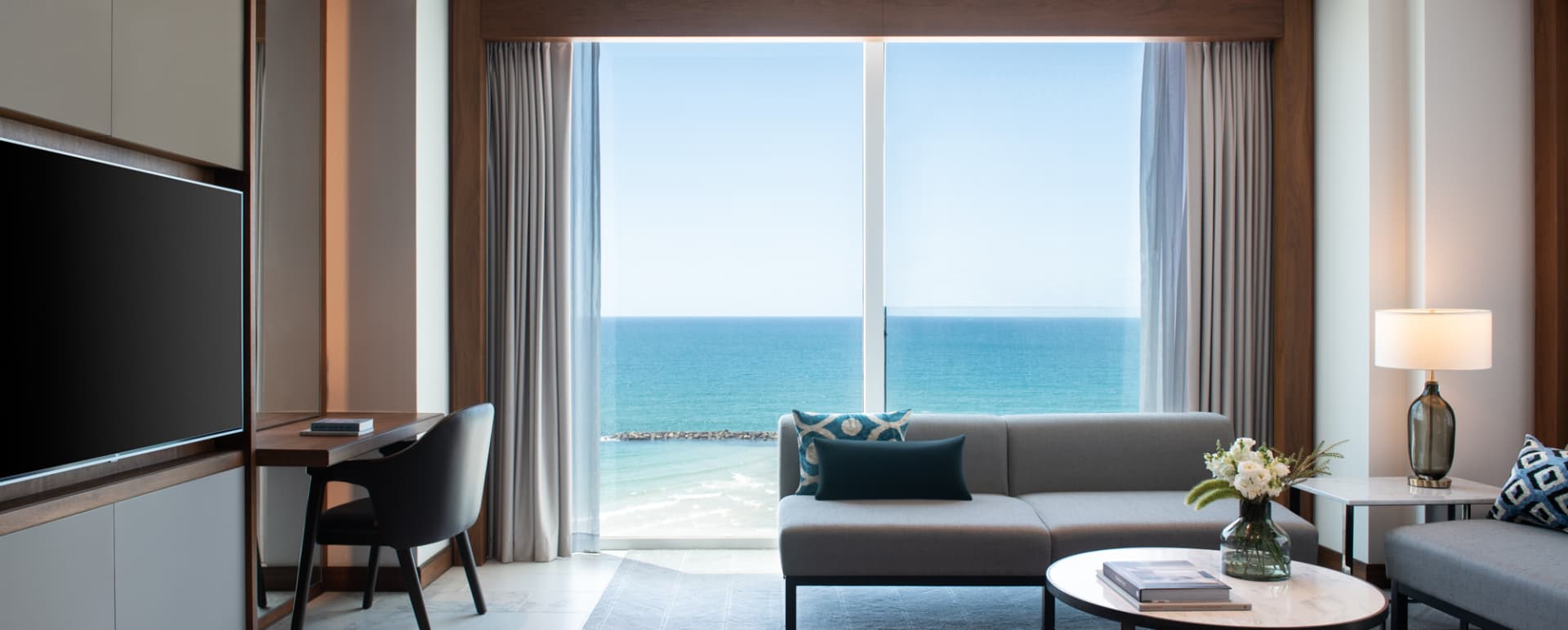Executive SuiteLiving Room 