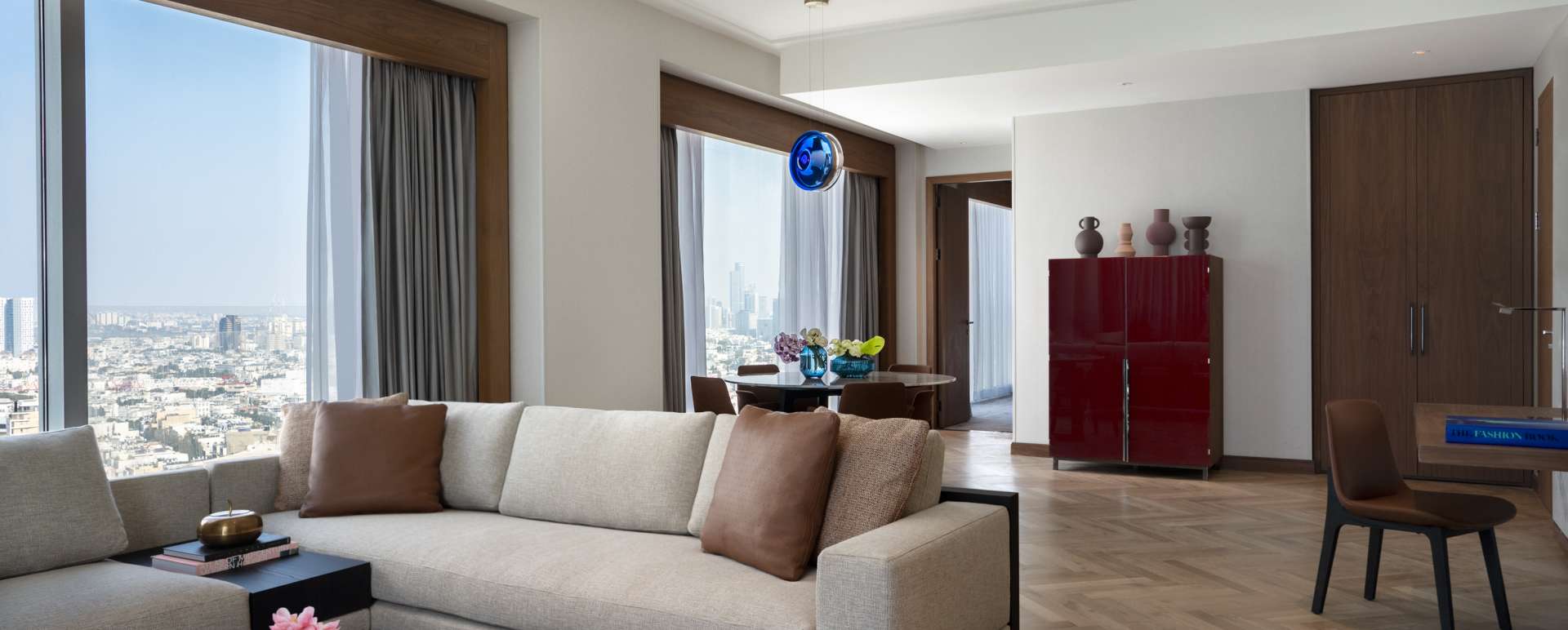 Grand Panorama SuiteLiving Room 