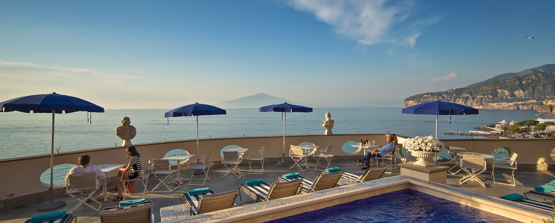 Pool view - Bellevue Syrene
