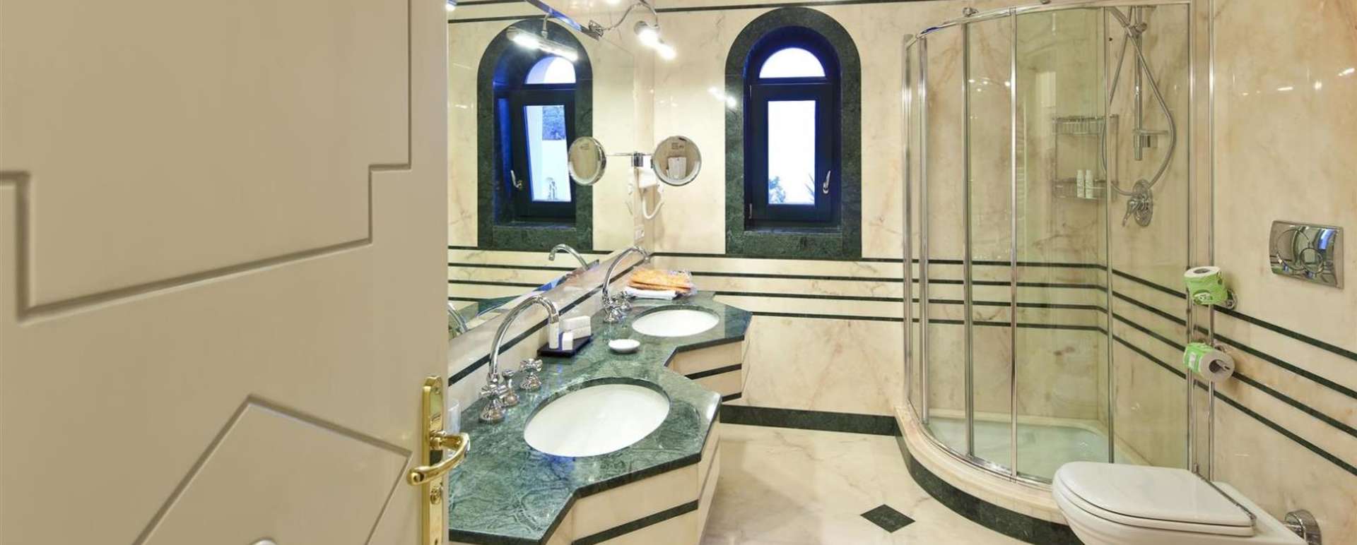 Junior Suite bathroom - Garden and Villas Resort